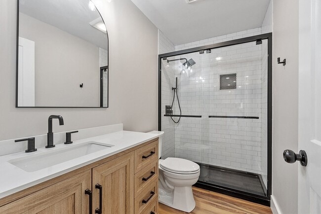 Building Photo - 18 Buttonwood Pl