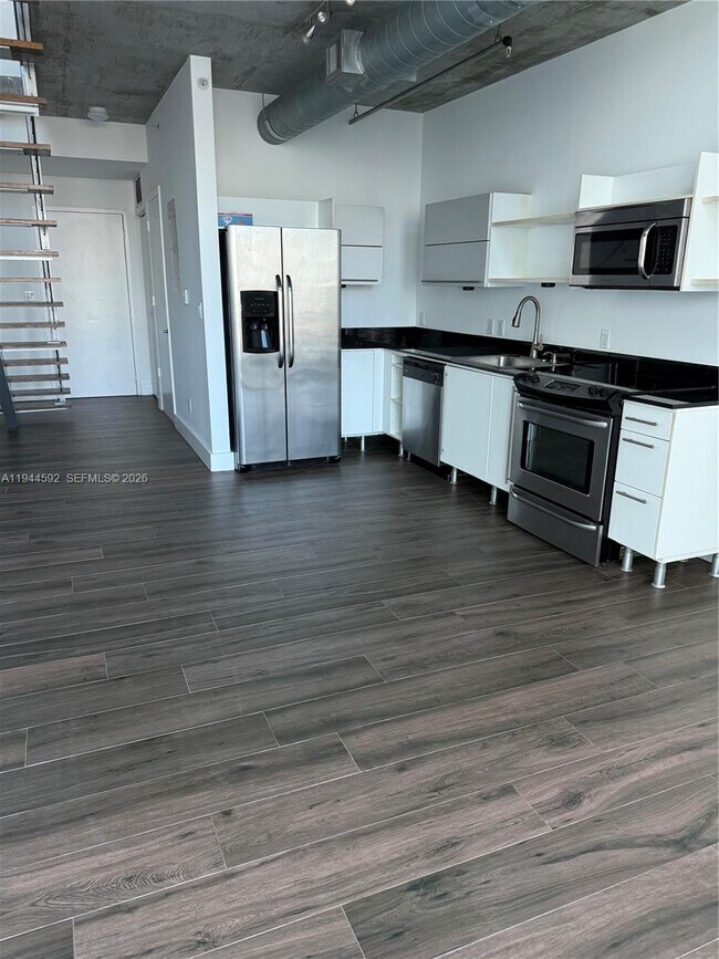 Building Photo - 690 SW 1st Ct