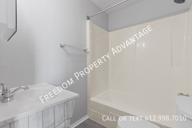 Building Photo - 118 Charles St