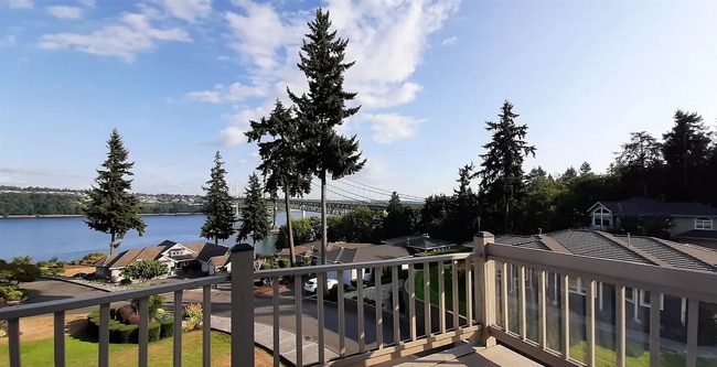 Building Photo - Stunning 2-Bedroom Condo with Panoramic Views in Gig Harbor