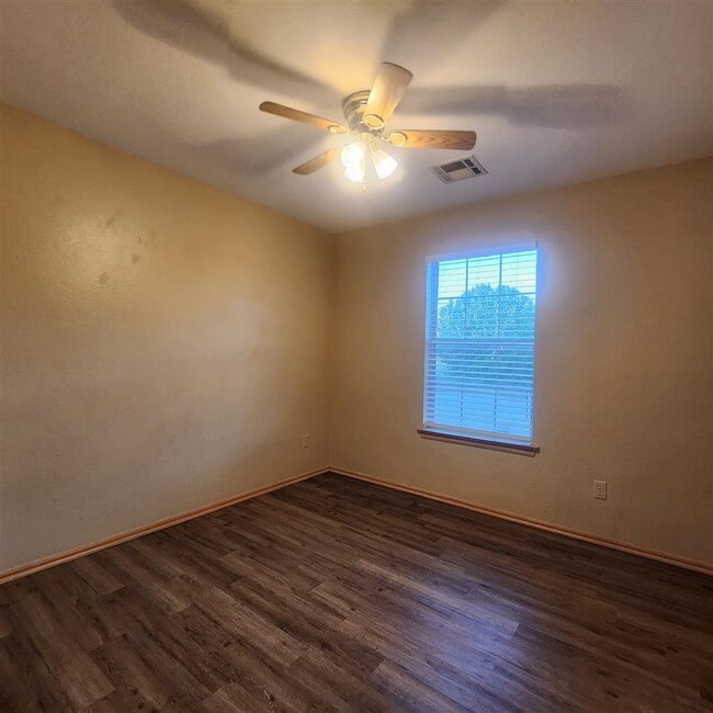 Building Photo - 6840 NW Willow Springs Dr