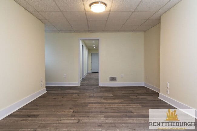 Building Photo - Updated 4BR 2 Full Bath House with Parking!