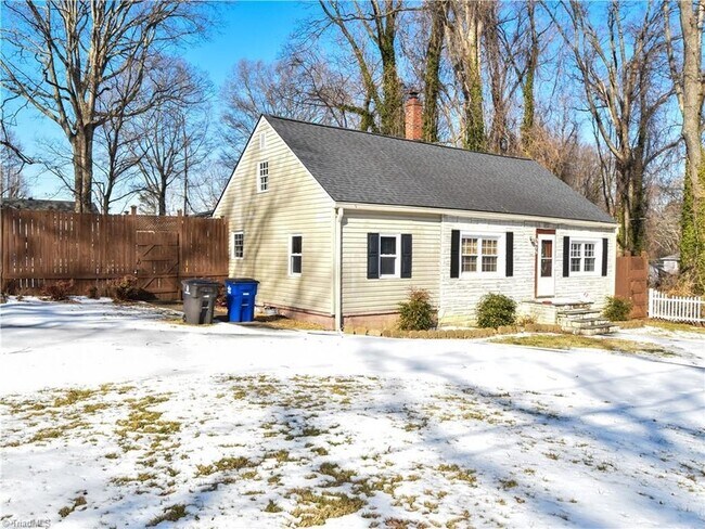 Building Photo - 3872 Leo St