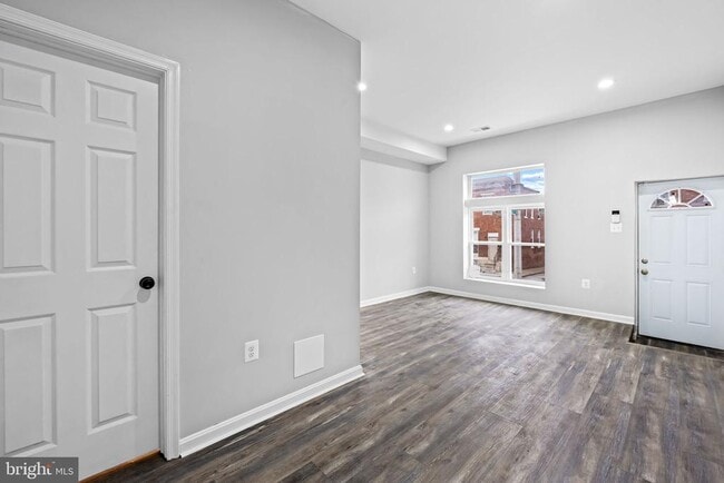 Primary Photo - 1918 E Lafayette Ave