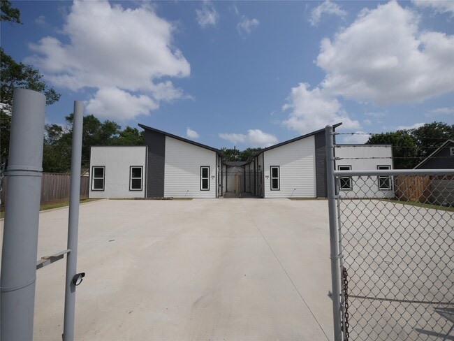 Building Photo - 7350 Cayton St