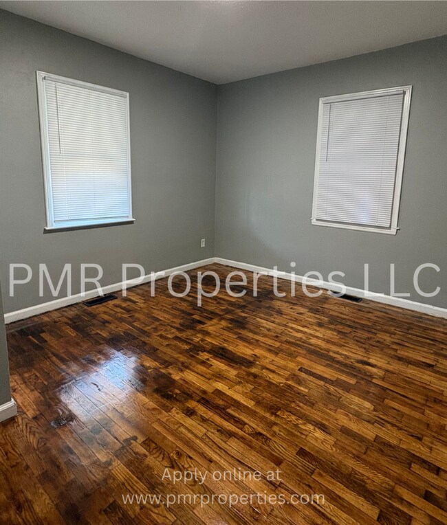 Building Photo - 2 Bethrooms / 1 Bathroom House