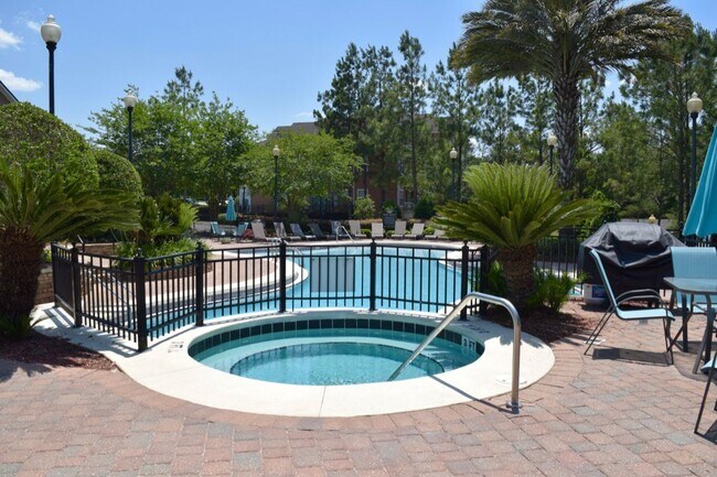 Building Photo - Resort Style Living @ Barrington Park - On...