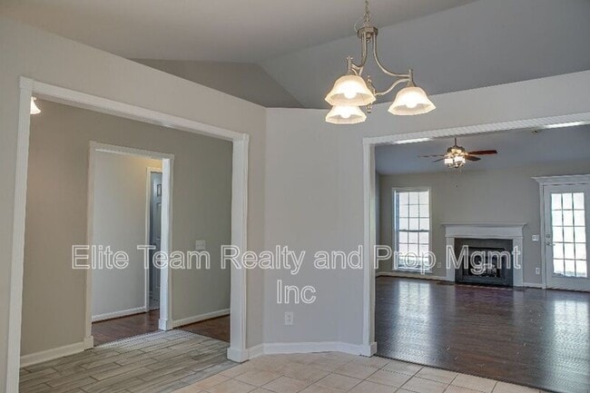 Building Photo - 2132 Mallard Woods Pl