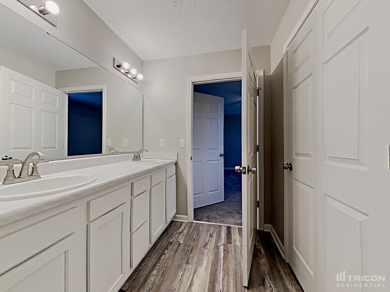 Building Photo - 1096 Tomahawk Pl