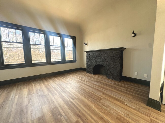 Building Photo - 2431 S 34th St