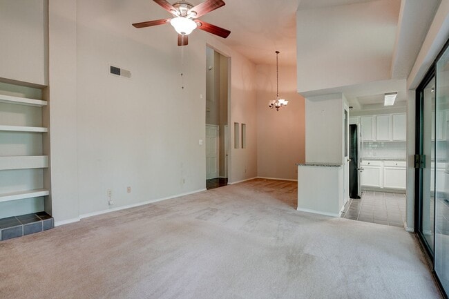 Building Photo - Beautiful 2 Bed / 2 Bath Home with Balcony in Austin