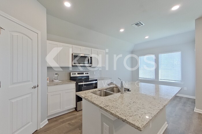 Building Photo - 203 SANTIAGO COURT