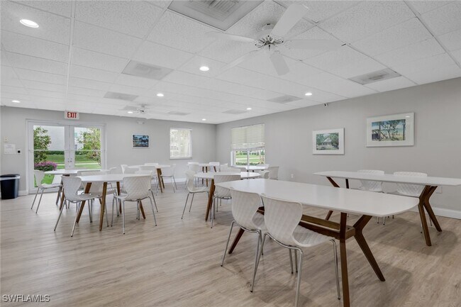 Building Photo - 642 12th Ave S