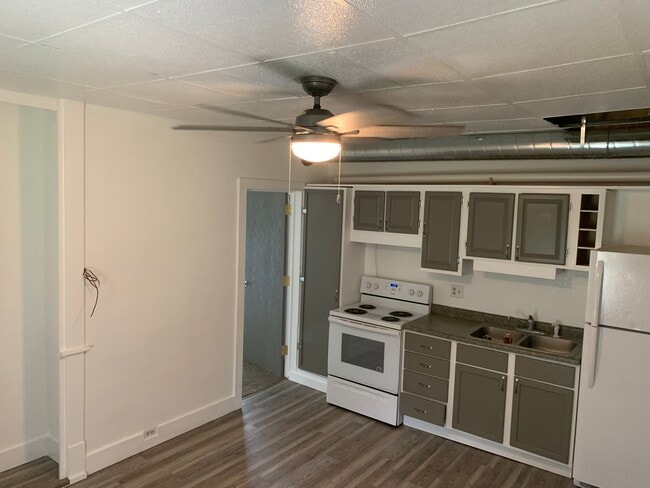 Building Photo - 120 W Burr Oak