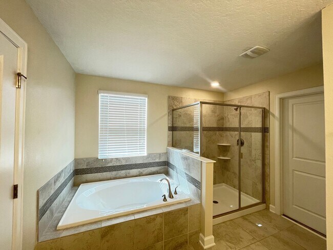 Building Photo - 10881 Longleaf Woods Dr