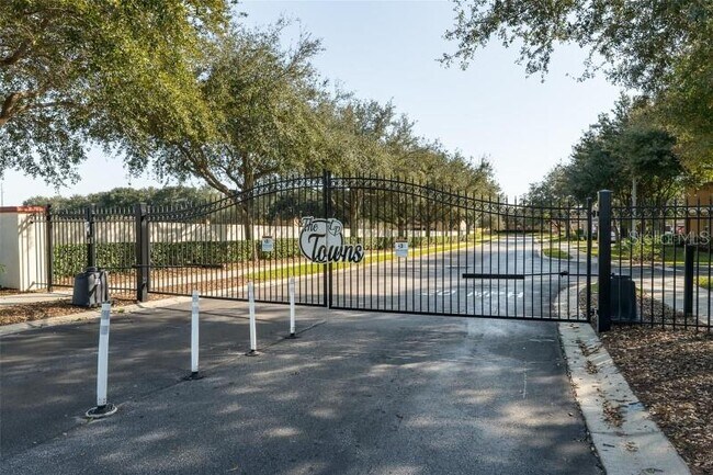 Building Photo - 366 Chelsea Dr