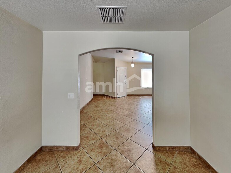Building Photo - 6380 E Butte Stone Dr