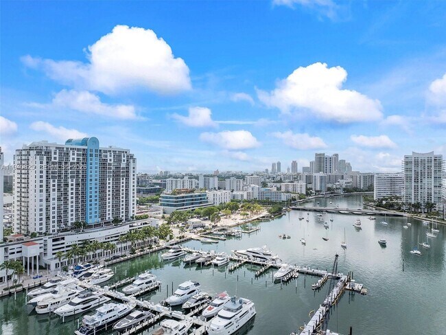 Building Photo - 1800 Sunset Harbour Dr