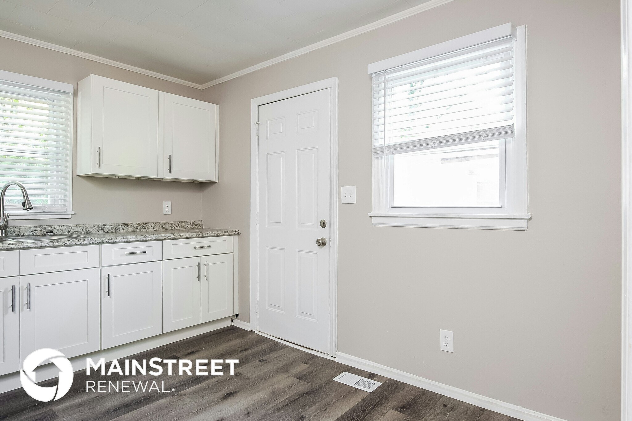 Building Photo - 827 Elmira Ave