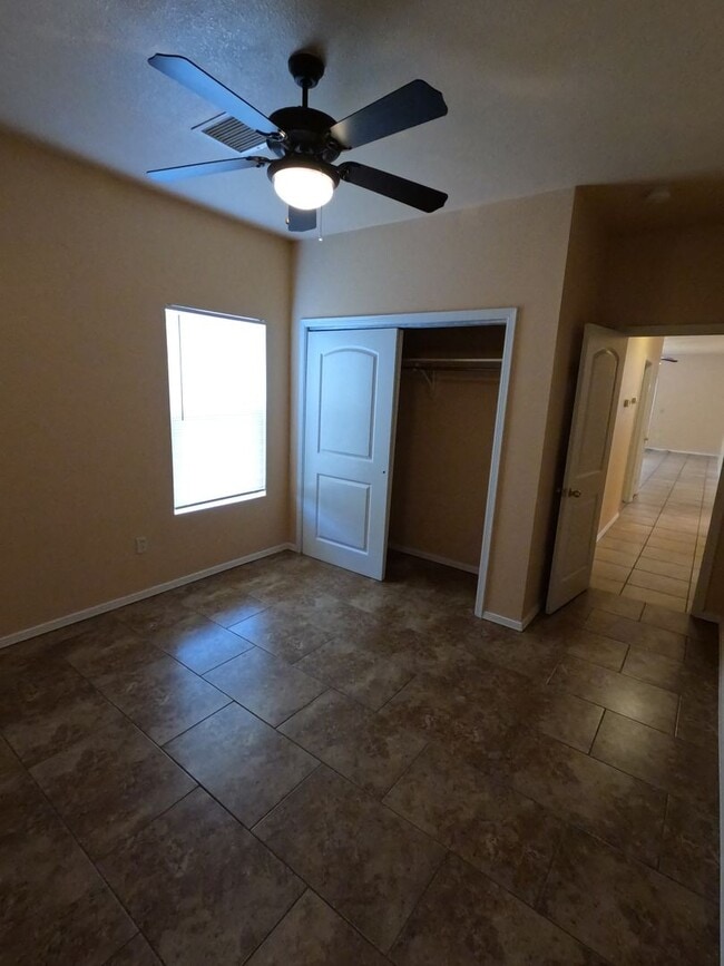 Building Photo - 1401 W Brown Rd