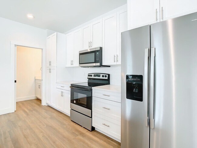 Building Photo - Brand New Constructed Townhouse in South Tampa - Available October 2024