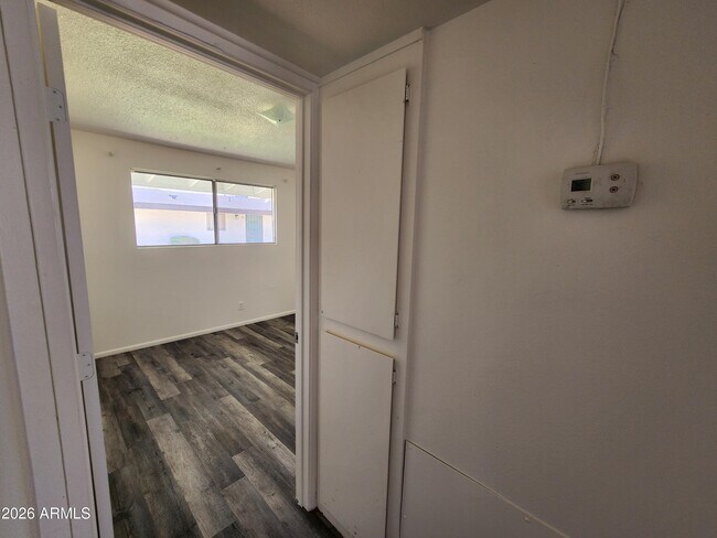 Building Photo - 2140 W Heatherbrae Dr