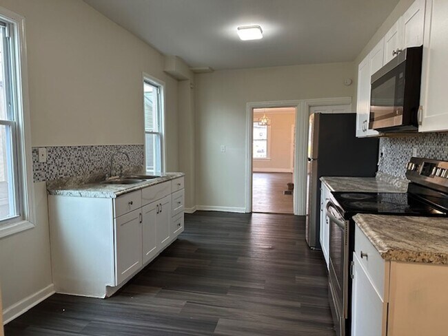 Building Photo - 548 N 3rd St