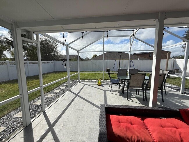 Building Photo - 4706 Doral Pointe Dr