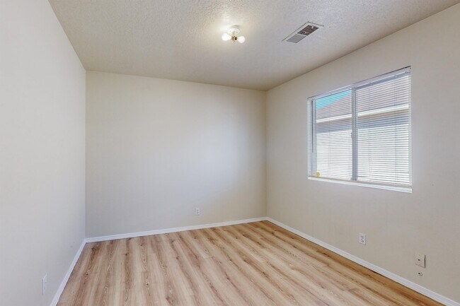Building Photo - 3473 Martin Meadows Dr NE