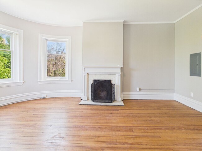 Building Photo - 7 E Franklin St