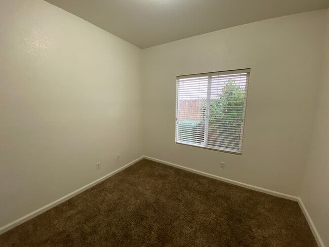 Building Photo - Cute Home in EGUSD