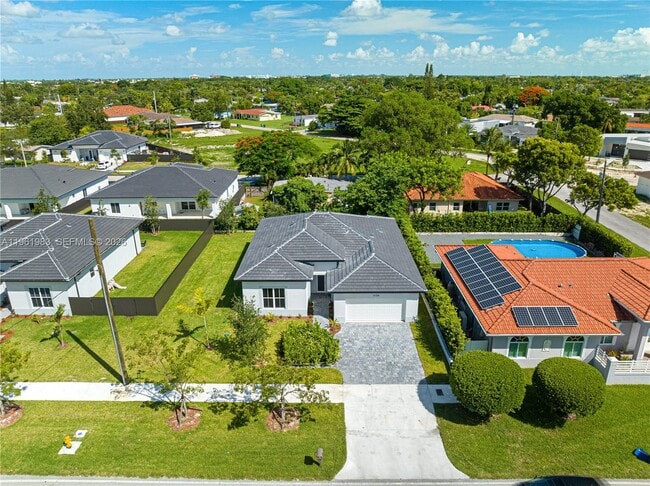 Building Photo - 21326 Old Cutler Rd