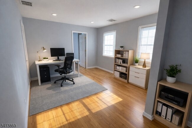 Building Photo - 7 Seminole Way