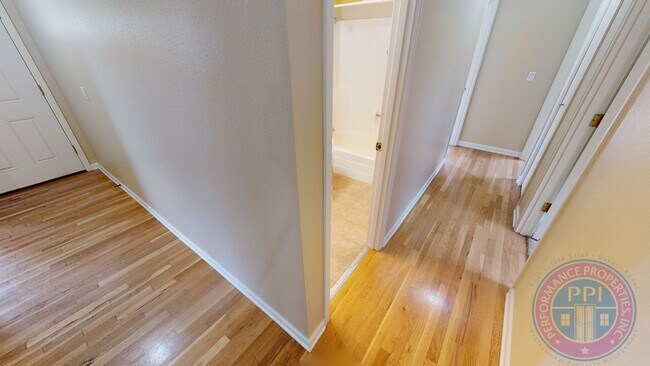 Building Photo - West Linn Hidden Springs Neighborhood / Si...