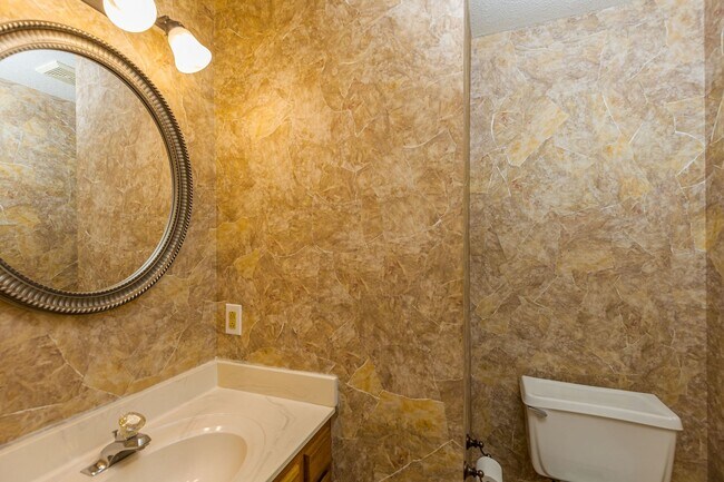 Building Photo - Immaculate updated 2 story 3 bedroom 2.5 bathroom house in the Briarwood area Greensboro