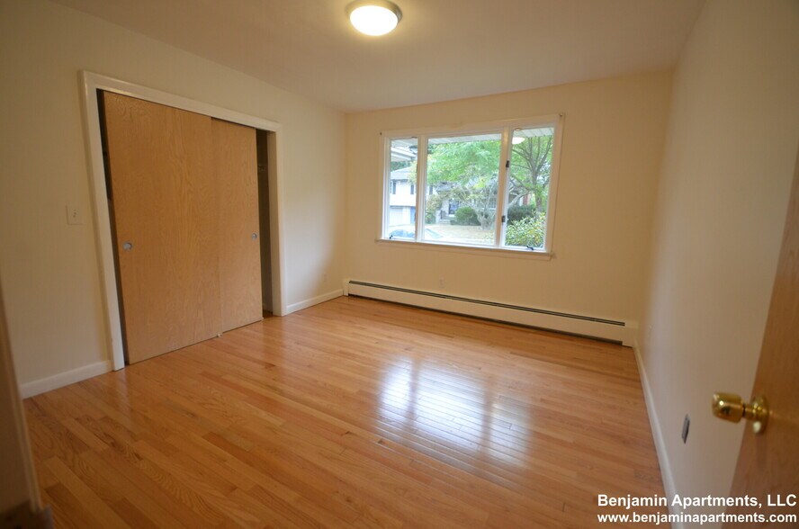 Building Photo - 20 Mossdale Rd