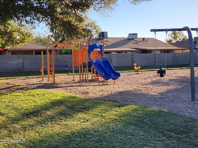 Building Photo - 1916 E Inverness Ave