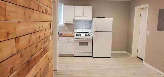 Building Photo - 1129 West Ave