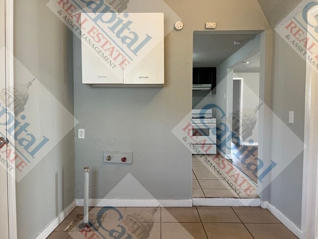 Building Photo - Take the Key!!!