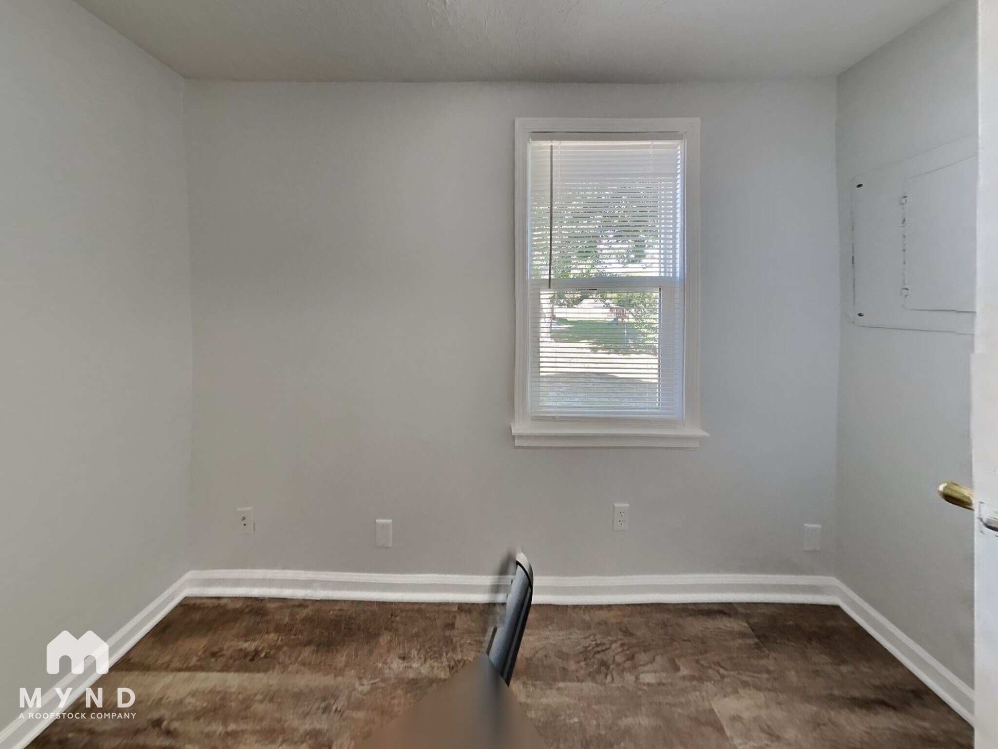 Building Photo - 808 W Smith Valley Rd