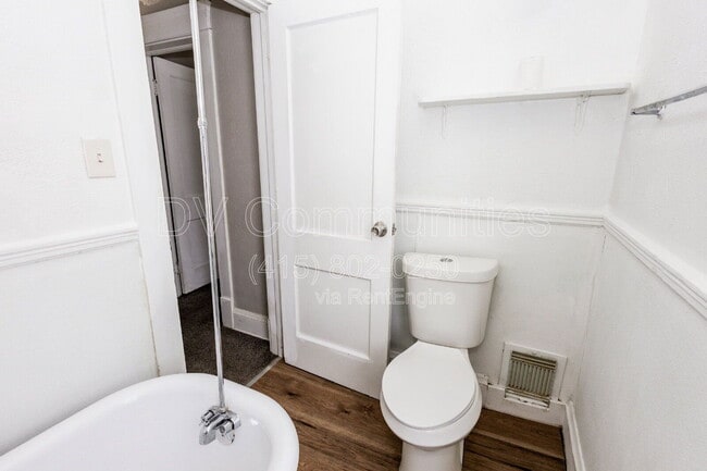 Building Photo - 3390 E 135th St