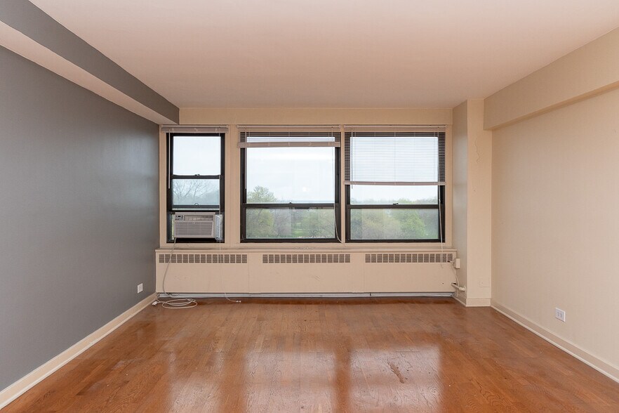 Building Photo - 4180 N Marine Dr