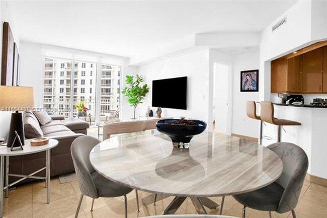 Building Photo - 801 Brickell Key Blvd