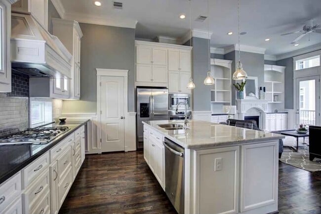 Building Photo - 2115 Bidwell Dr