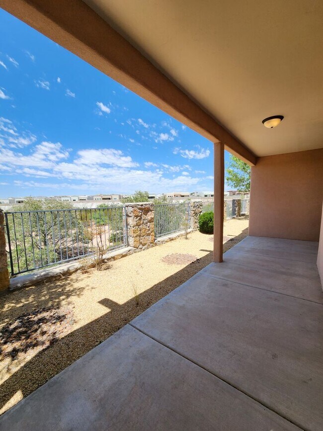 Building Photo - Sweet spot in the Pueblos at Alameda Ranch