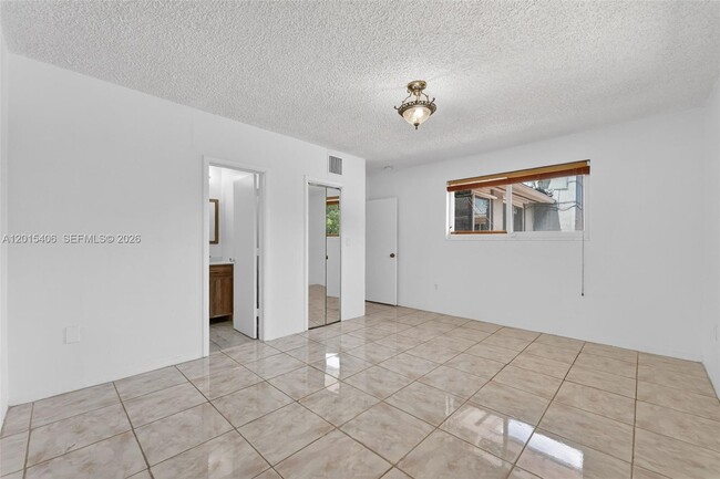 Building Photo - 1401 NE 200th Terrace