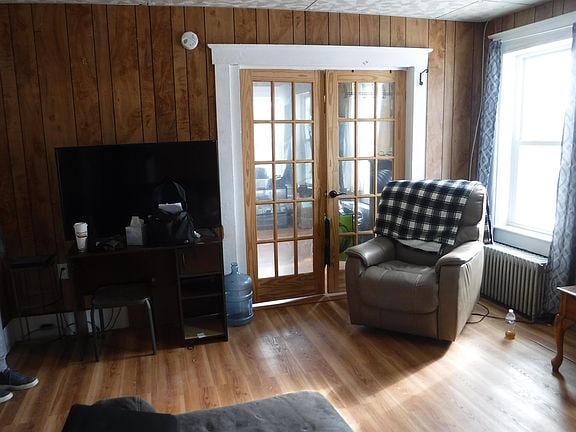 Building Photo - 9 Evergreen Ave