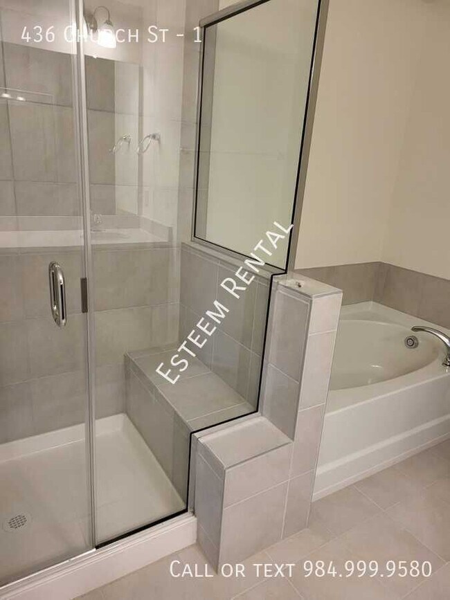 Building Photo - 436 Church St