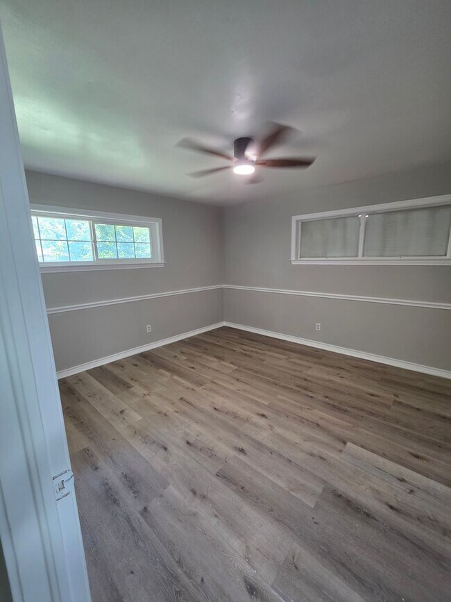 Building Photo - Spacious 3-Bedroom Home in Prime Irving Lo...