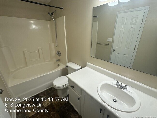 Building Photo - 618 Longview Dr